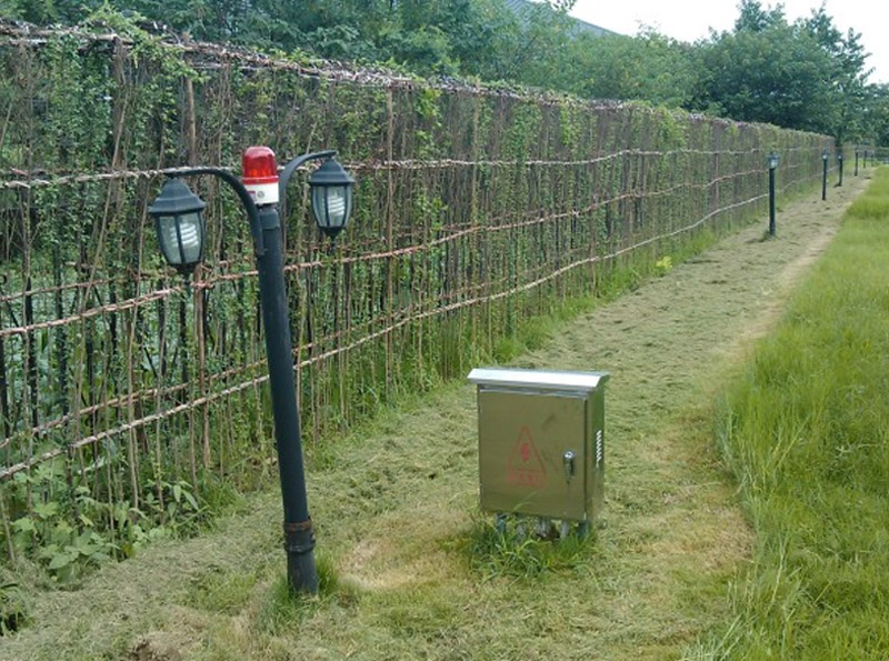 Leak-proof cable electronic fence on one side